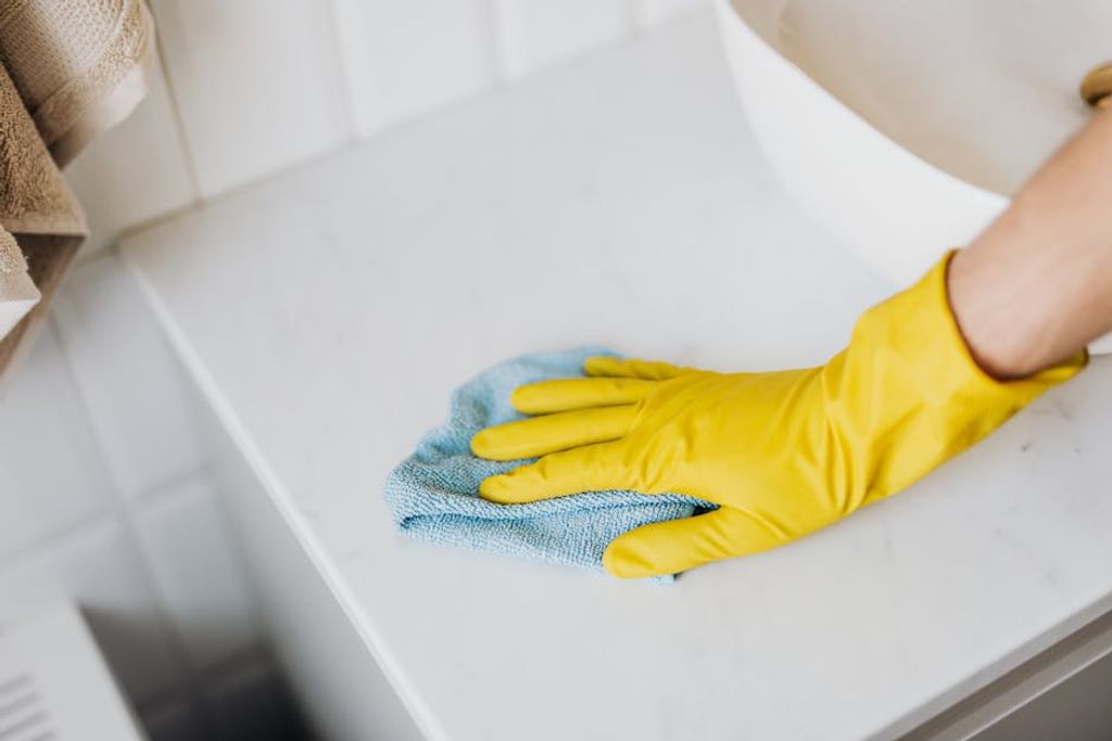 Photo By: Kaboompics.com באתר PEXELS marble polishing